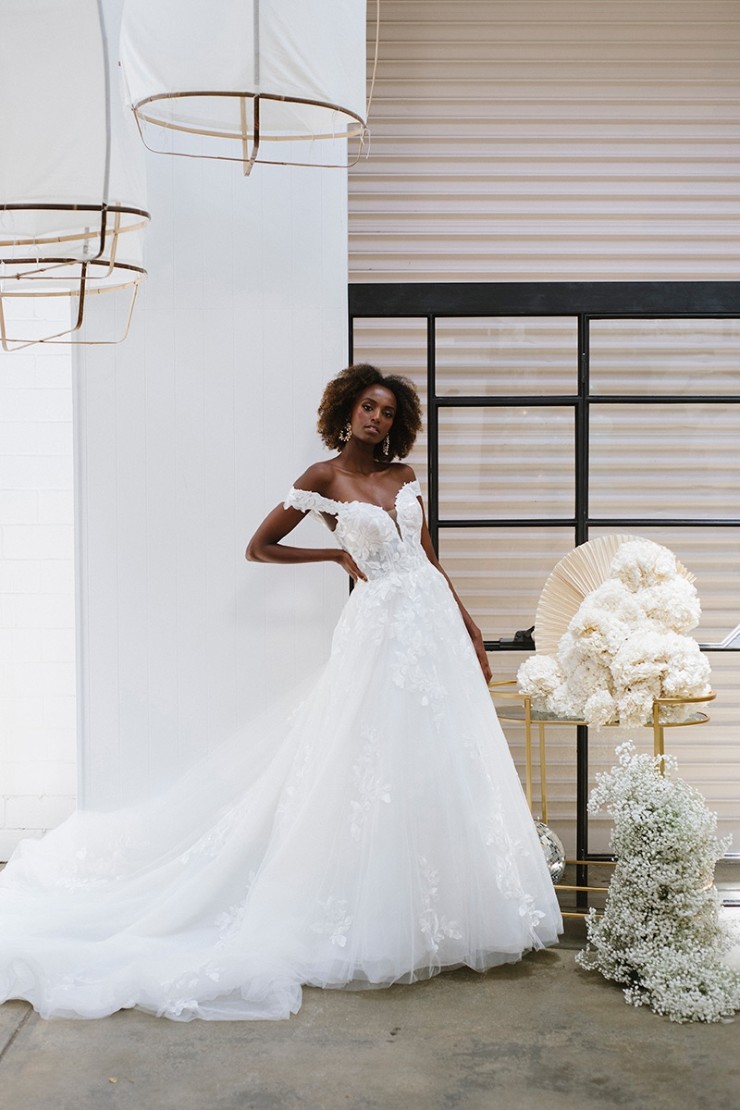 Essense of Australia D3314 Image