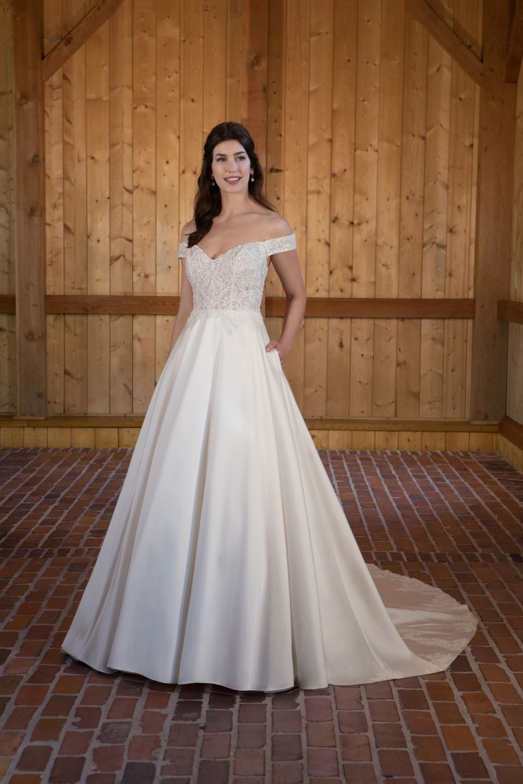 Essense of Australia D3565 Image